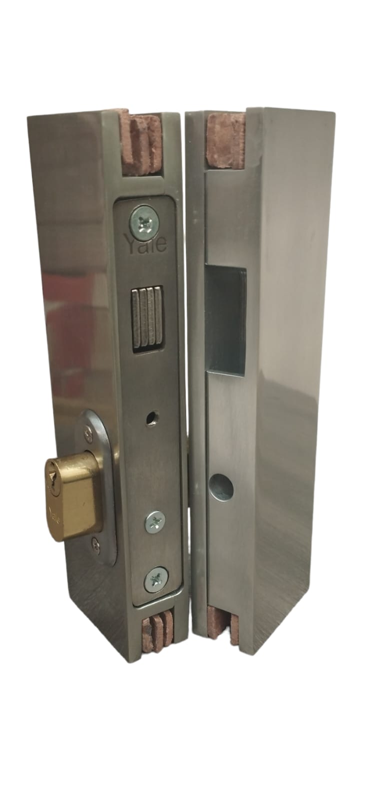 Chapeta Porta Chapa Con Cerradura Pico De Loro En Aluminio - Imagen 5